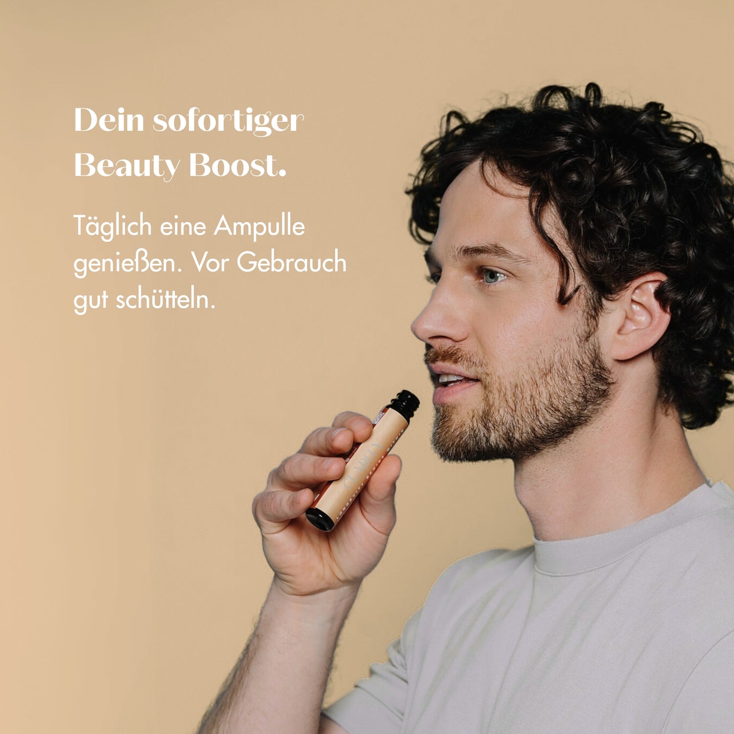 CLARITY LIQUID ROOTSHOT – Bild mit einem Mann, der an die Ampulle trinkt.